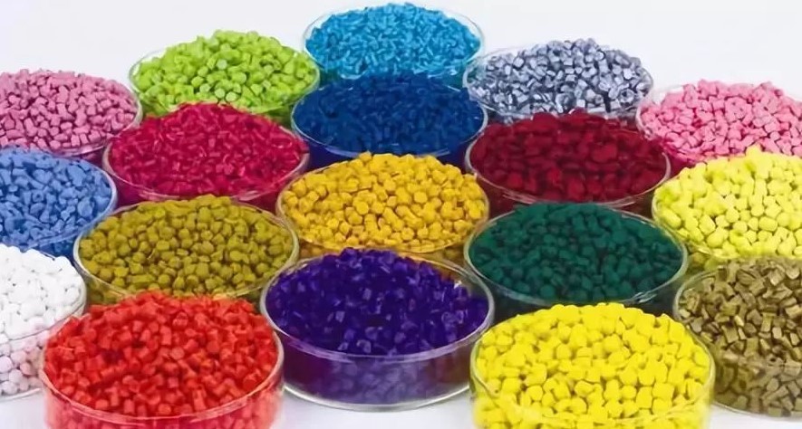 “變頻技術(shù)是如何應(yīng)用在中國塑料制品行業(yè)的節(jié)能改造中的？”